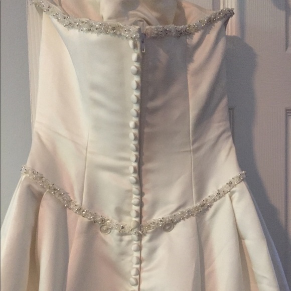 Wedding dress - Picture 4 of 5